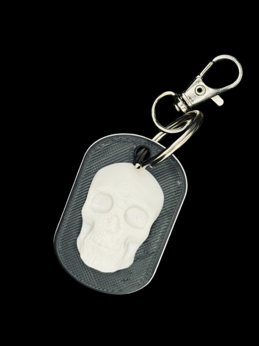 3D Skull Dog Tag Keychain – Black & White Luggage Tag for Keys, Bags, or EDC
